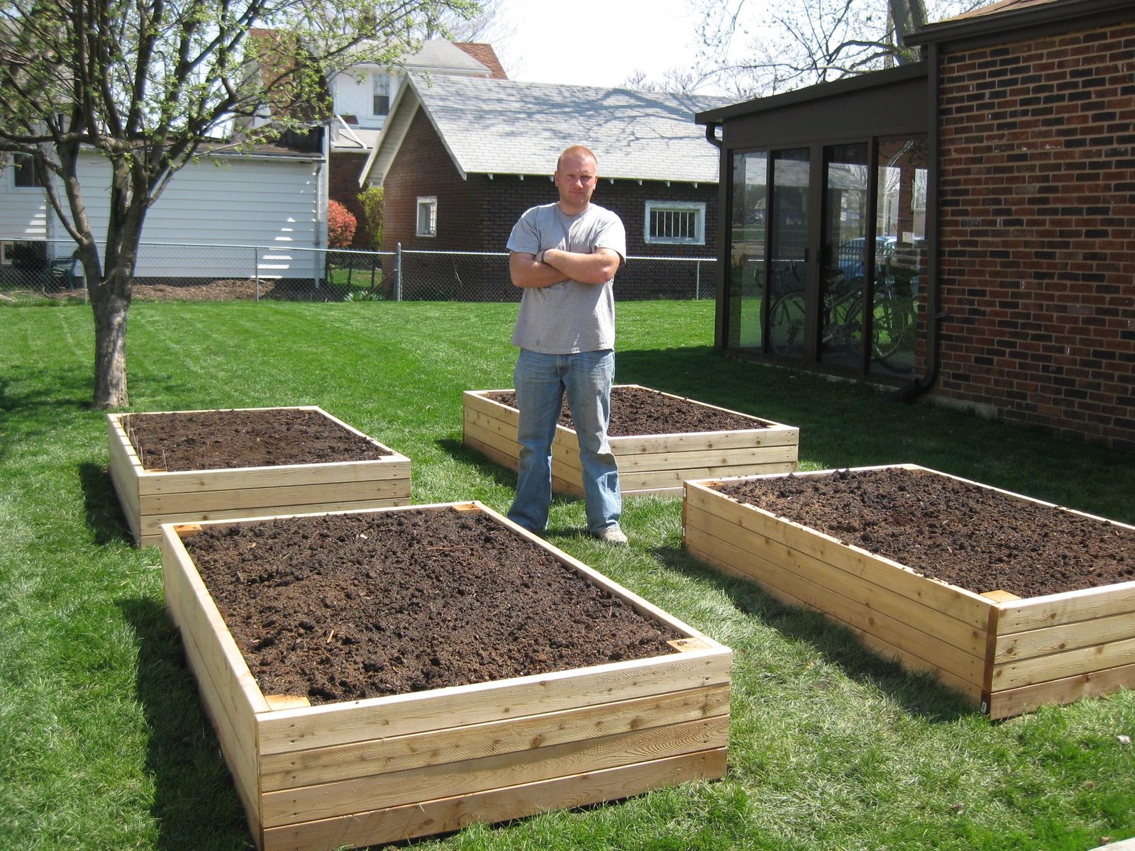 Raised Garden Beds versus Row Gardening | How To Build A House