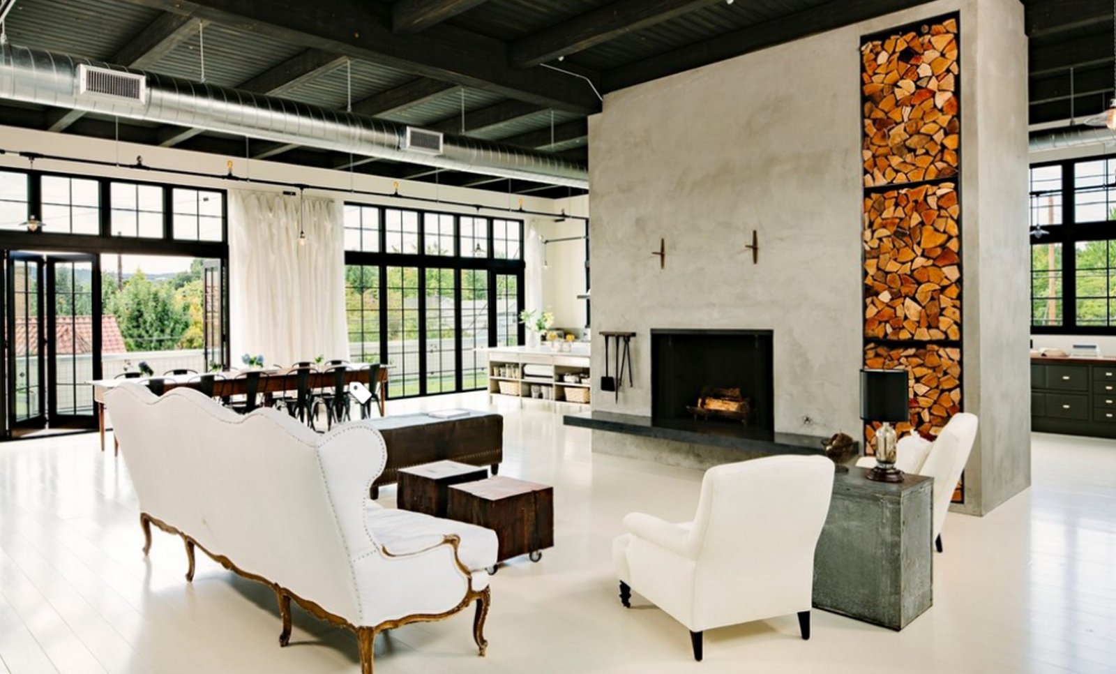 How to Choose the Best Firewood Logs for Your Fireplace