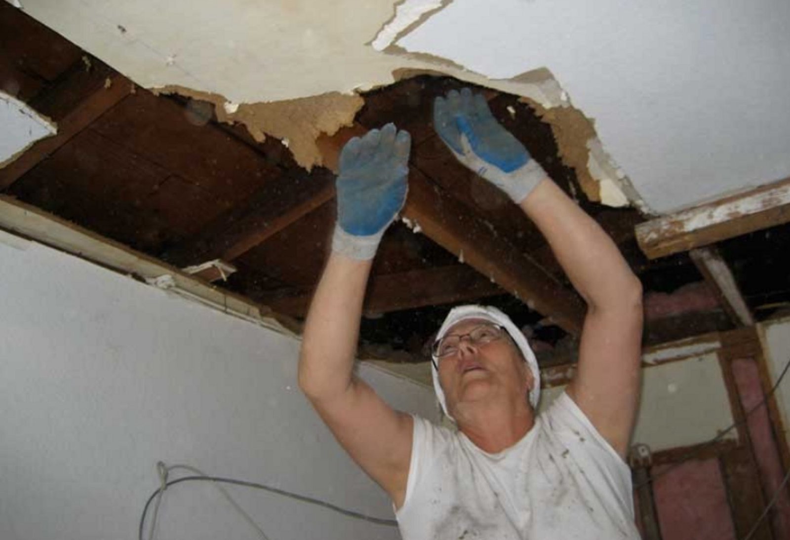 How to Remove and Refinish Your Popcorn Ceiling