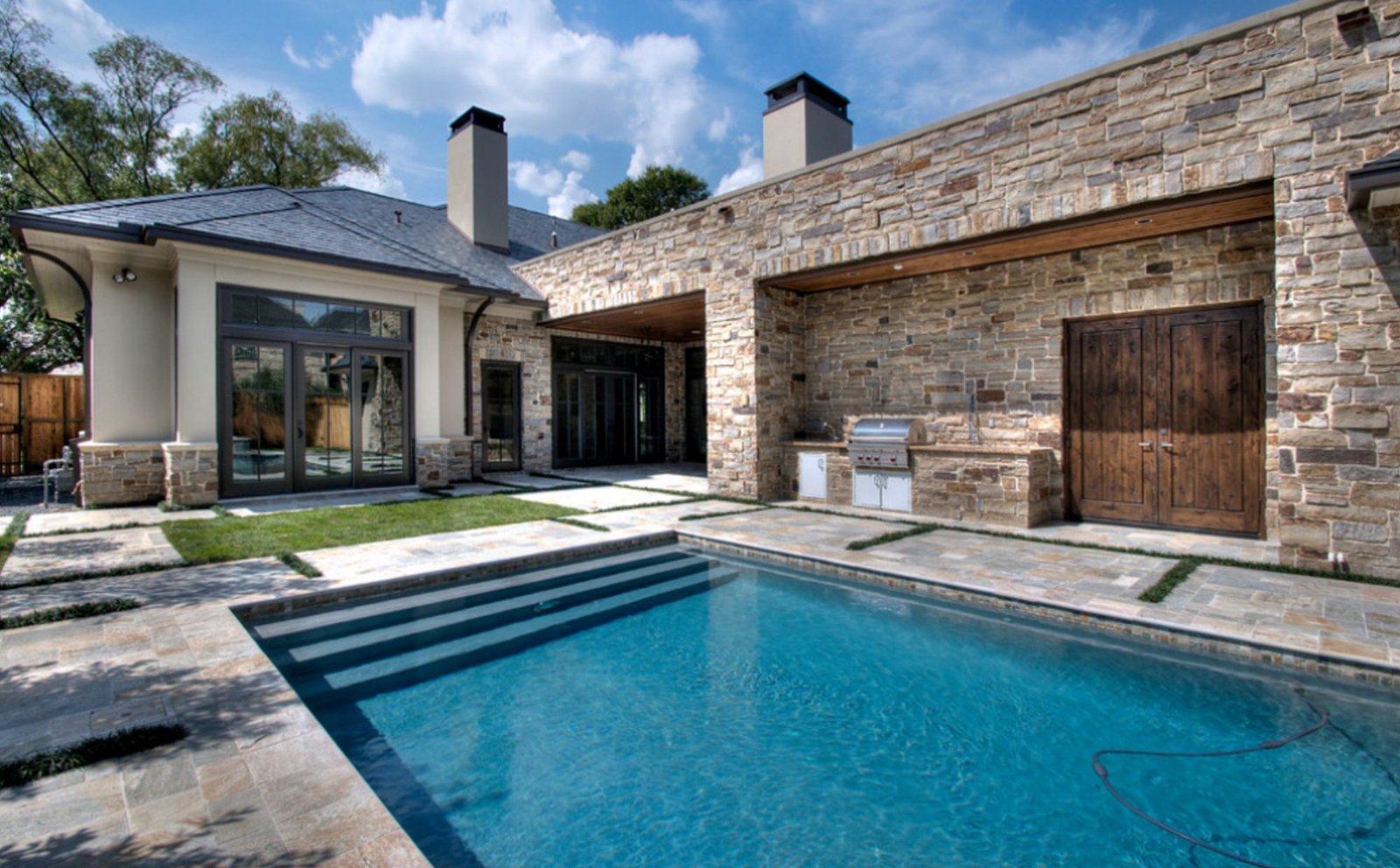 Pros and Cons of Automatic Pool Vacuum Cleaners Pros and Cons of Automatic Pool Vacuum Cleaners