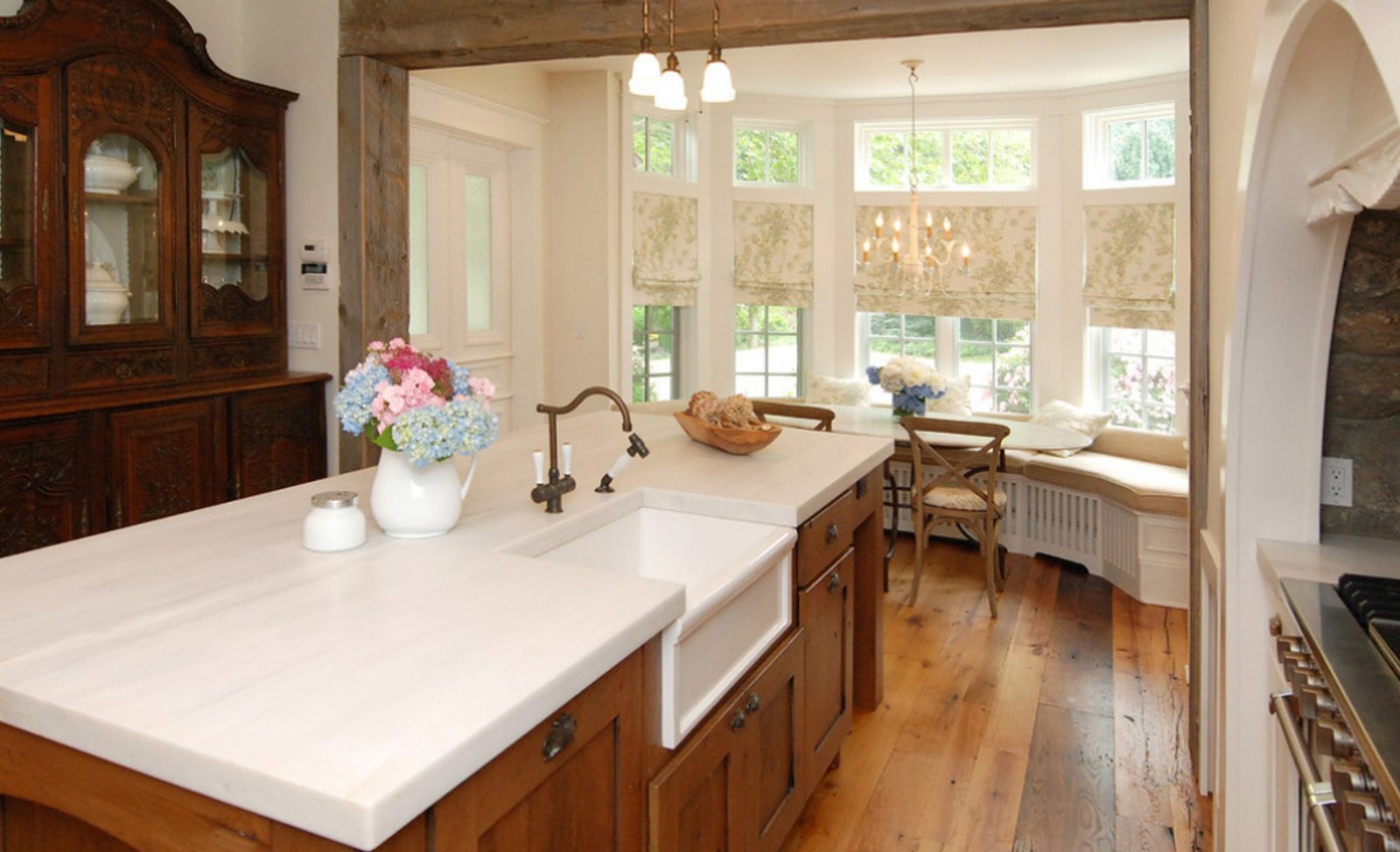 How to Clean a White Kitchen Countertop