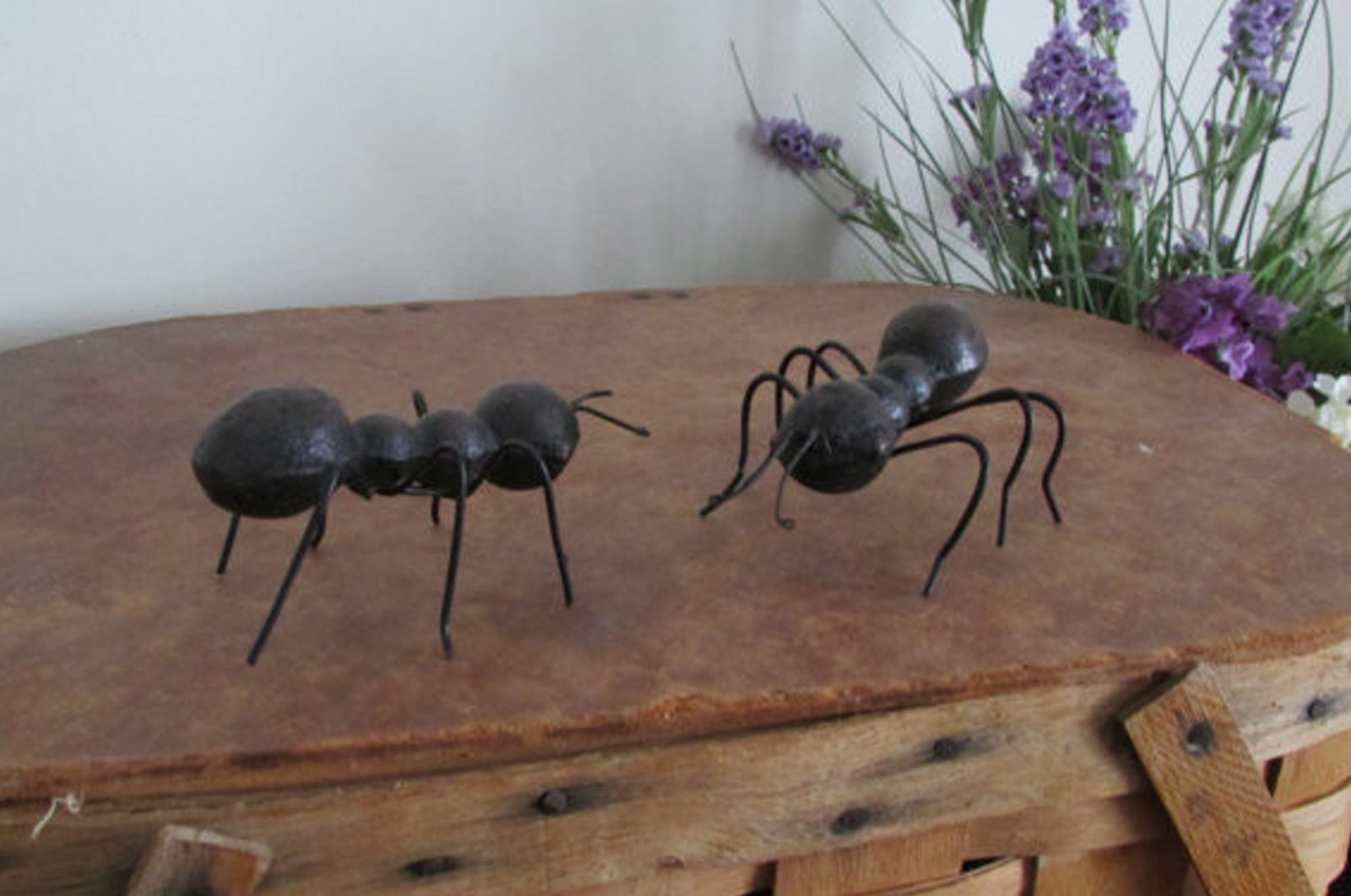 Get Rid of Ants Using Garlic and Cinnamon