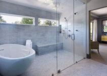 How to Re-Caulk a Shower or a Bathtub