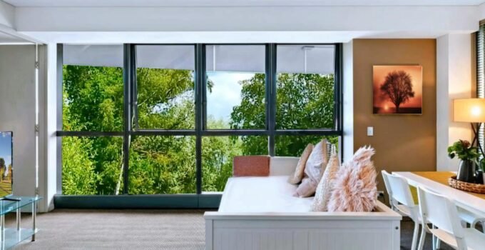 Small Apartments that Go Big with Bold Décor Themes, #2