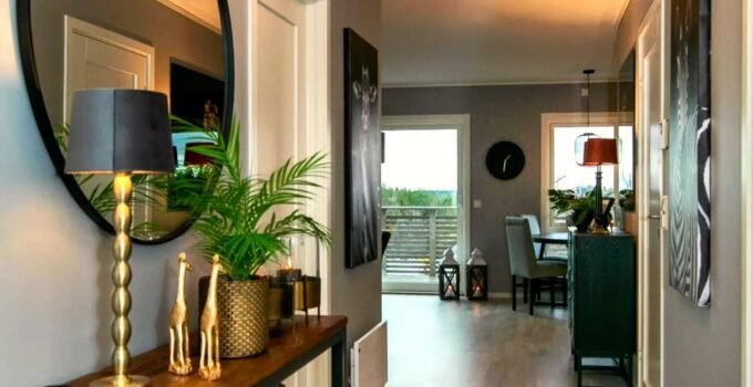 <strong>Break up a neutral living space decor</strong>