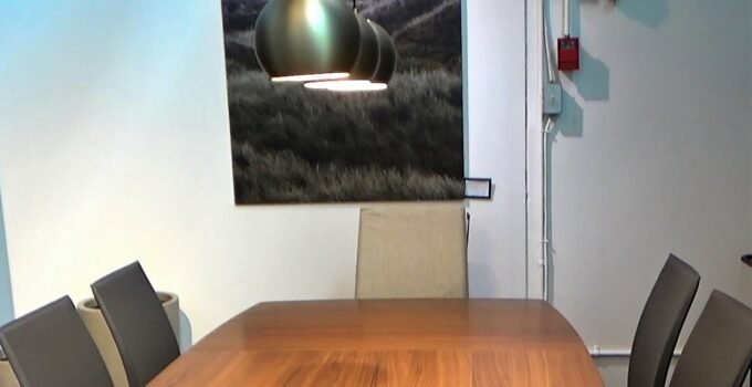 <strong>The proper lighting in the dining room</strong>