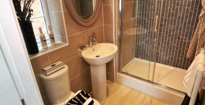 <strong>Smart Tips and Ideas for Small Bathrooms</strong>