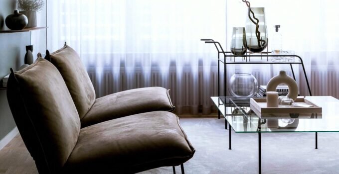 <strong>Create contrasts with different kinds of materials</strong>