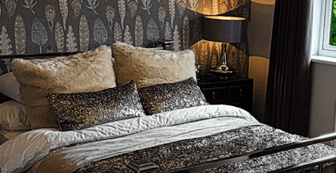 <strong>Floor lamp or table lamp in the bedroom?</strong>