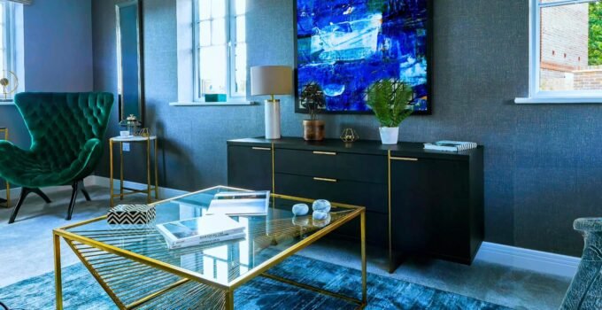 <strong>Dramatic living room designs that make a moody statement</strong>