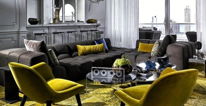 <strong>Living Rooms with Neutral Background and Vibrant Color Accents</strong>