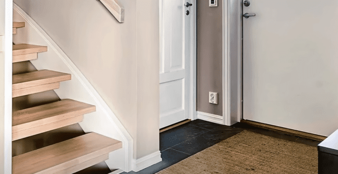 <strong>Ways to get rid of moisture and dirt from the hallway</strong>