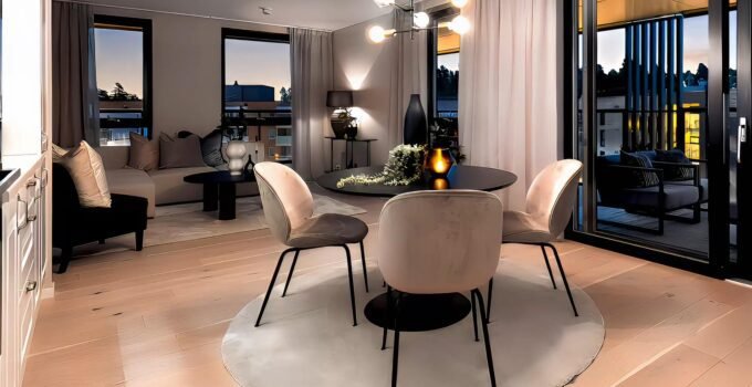 CREATE COZY DINNERS WITH ROUND DINING TABLES