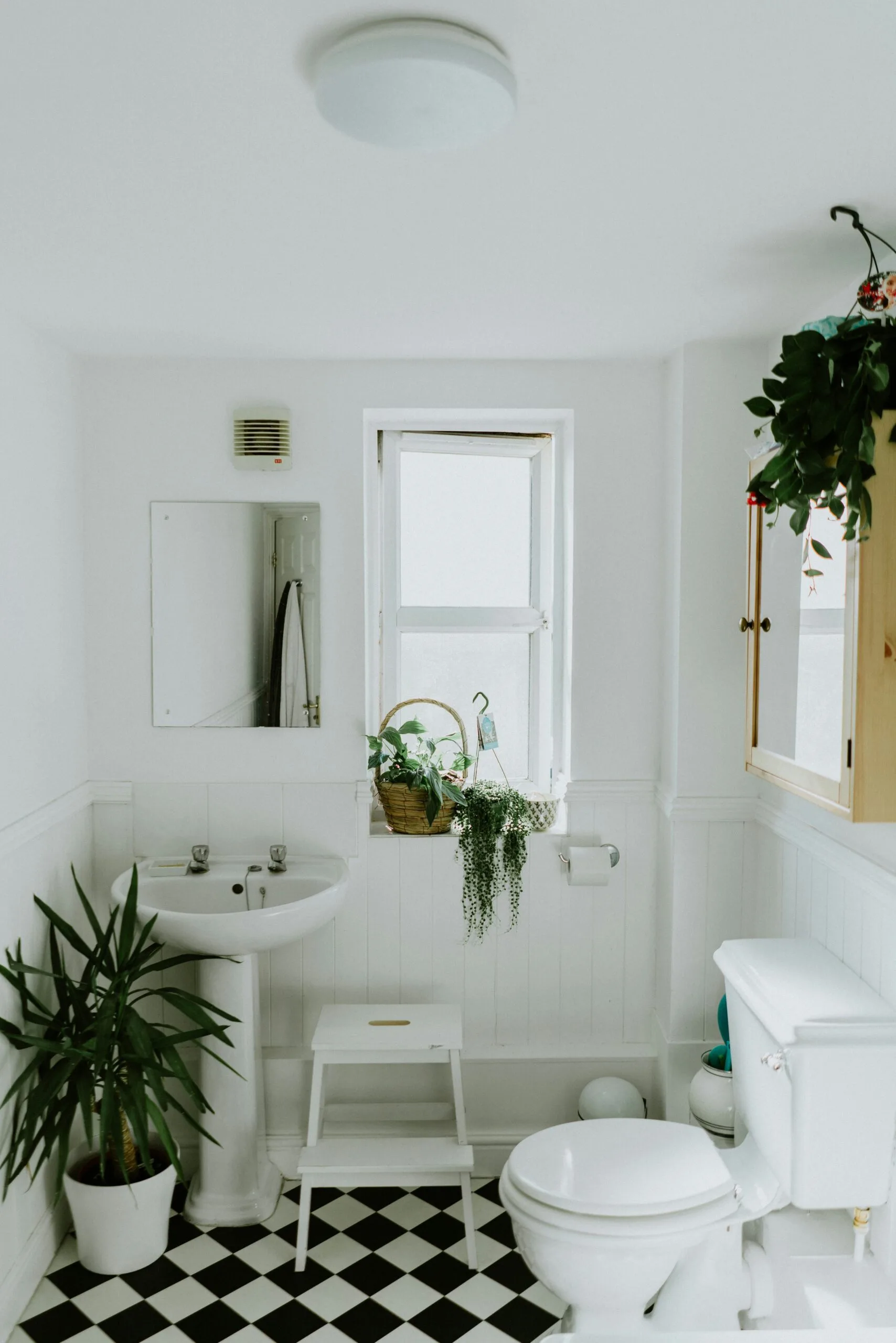 Common Mistakes That Make Your Bathroom Feel Smaller