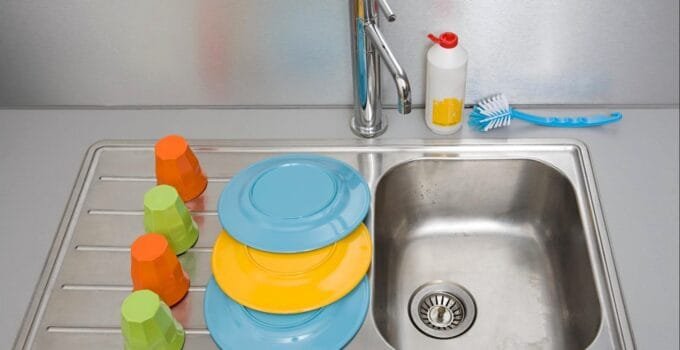 When to Replace Your Dishwashing Brush